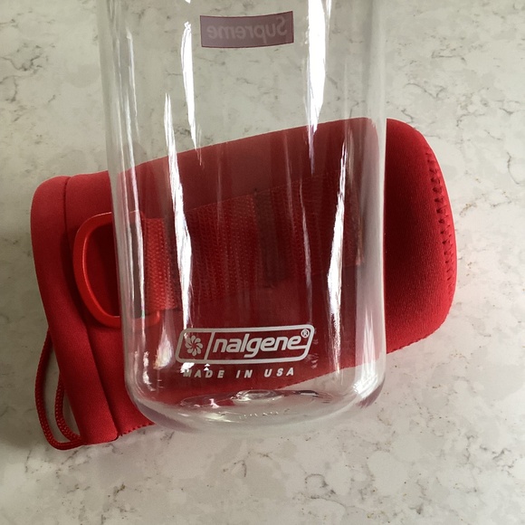 Supreme Red Nalgene 2020 Series 32-oz Triton Bottle with sleeve* Never Used - Picture 6 of 6